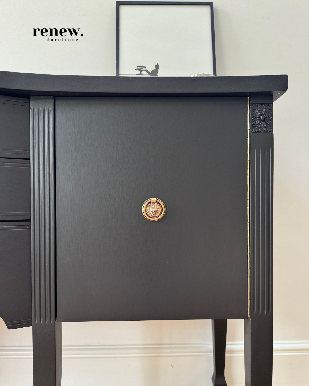 Elegant Black Painted Reproduction Georgian Style Sideboard, Console, Buffet